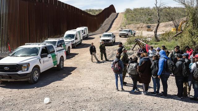 cbsn-fusion-economy-border-front-of-mind-arizona-voters-cbs-news-poll-thumbnail.jpg 